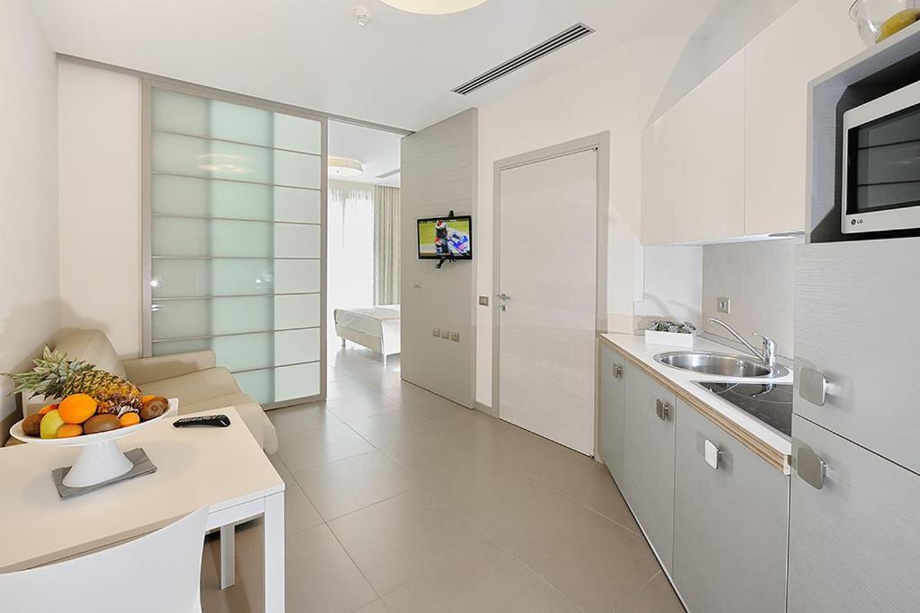 Hotel & Residence Cavalluccio Marino Rimini Exterior photo