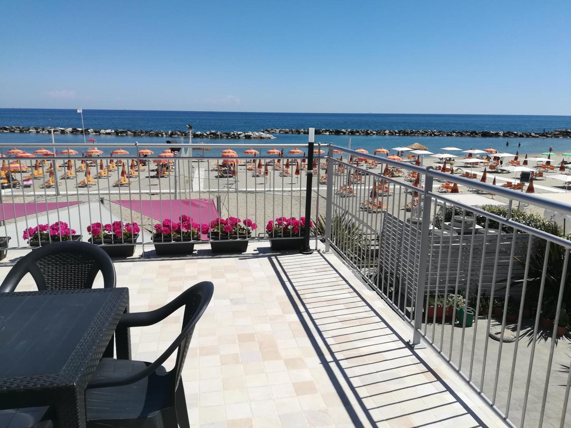 Hotel & Residence Cavalluccio Marino Rimini Exterior photo