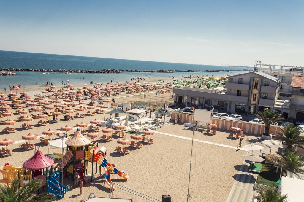 Hotel & Residence Cavalluccio Marino Rimini Exterior photo